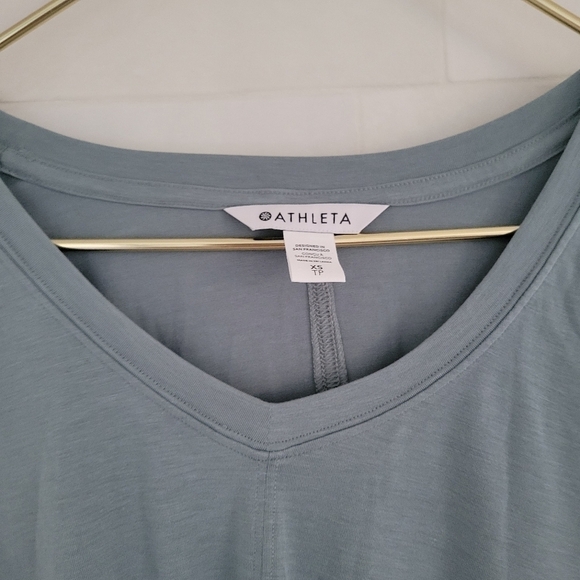 NWOT Athleta Embody Twist-Front 3/4 Sleeve Green Athletic Top Sage Green NEW - Picture 4 of 9
